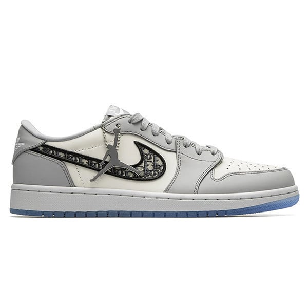 Air Jordan 1 Low x Dior Sneakers